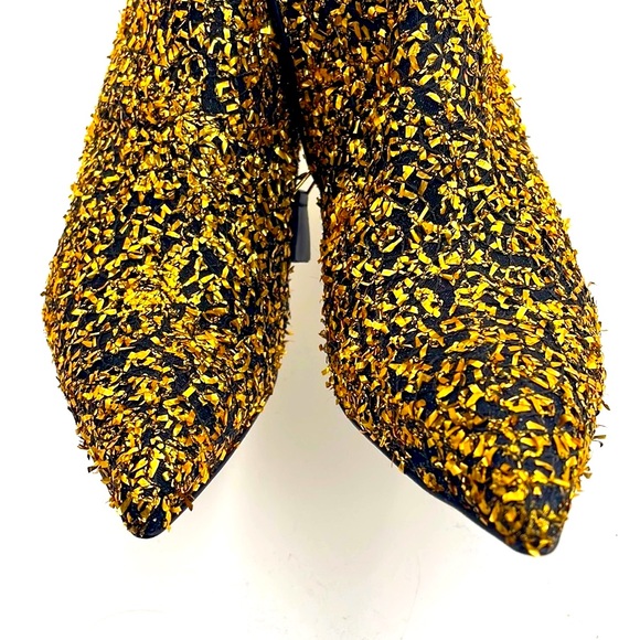 BRAND NEW Manolo Blahnik Stiletto Booties - Picture 12 of 14